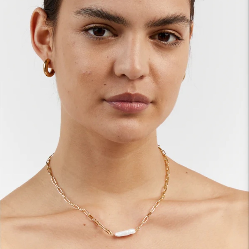 NTW Dissh arms of eve Cecilia pearl necklace